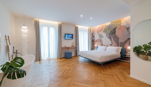 Deluxe Room, 1 King Bed, Balcony, Garden View