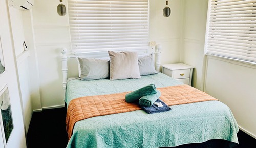 Deluxe Room, 1 King Bed, Non Smoking, Shared Bathroom