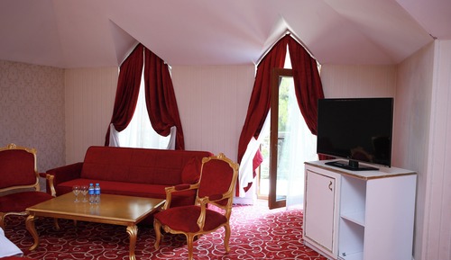 Deluxe Suite
