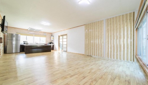 Room (Annex 1)