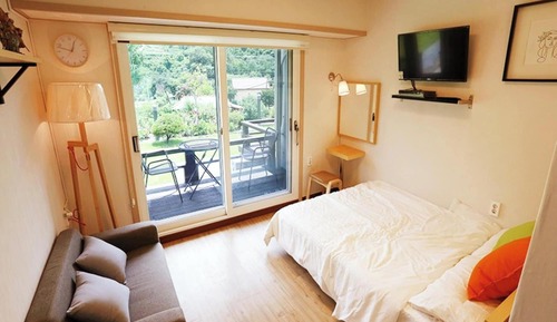 Room (Handeumi No 102)