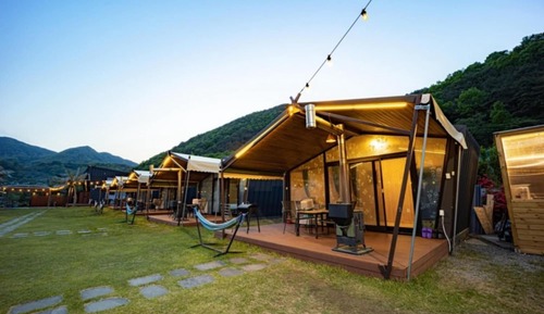 Room (Glamping 9 (Sink/shower side))