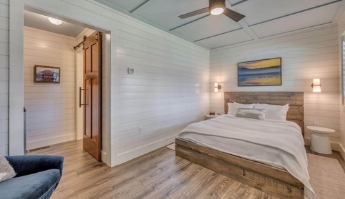 Deluxe Lodge Room, Lake View