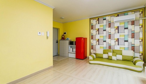 Room (Family room)