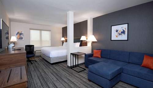 Suite, 1 King Bed, Non Smoking