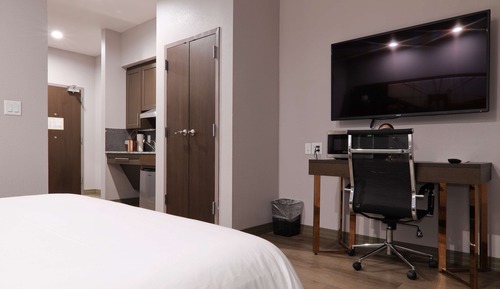 Suite, 1 King Bed, Accessible, Kitchenette (Kitchenette )