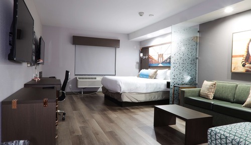 Suite, 1 King Bed, Non Smoking (with Sofabed)