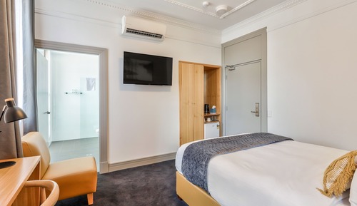 Deluxe Double Room, 1 Queen Bed, Non Smoking, Balcony