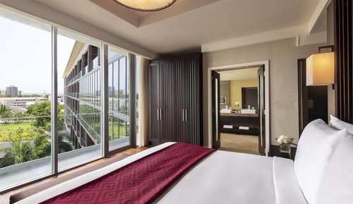 Junior Suite (Pool View)