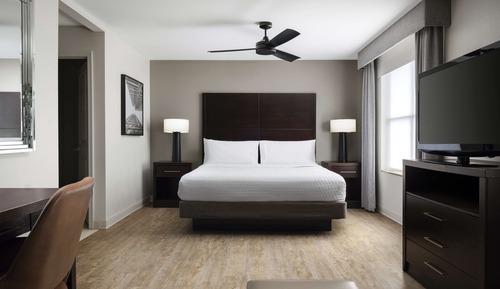 Premium Room, 1 King Bed, Accessible (Mobility & Hearing, Roll-in Shower)