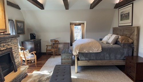 Honeymoon Cabin