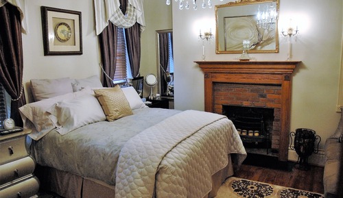 Comfort House, “Anniversary Suite”