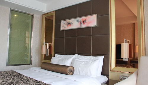 Superior Room, 1 King Bed