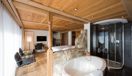 Deluxe Suite, Balcony, Mountain View