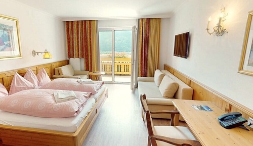 Deluxe Double Room, 1 Queen Bed, Valley View (3 Persons)