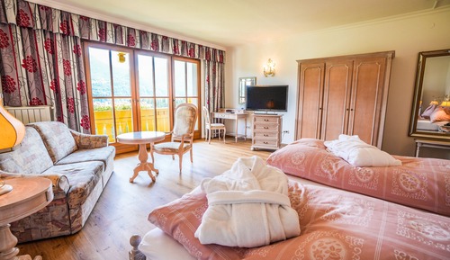 Premium Studio, 1 Bedroom, Bathtub, Valley View