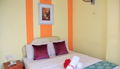 Deluxe with Window
