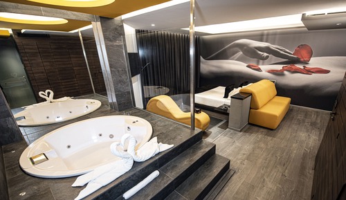 Premium Suite, Jetted Tub