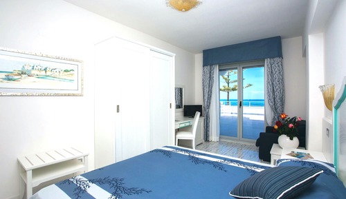 Suite, Sea View
