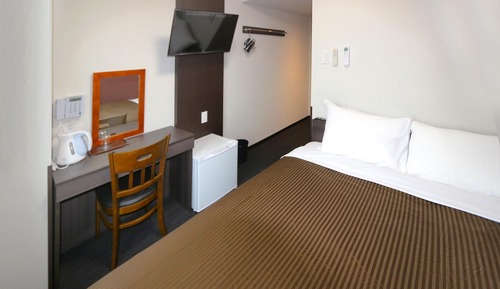 Double Room, Smoking