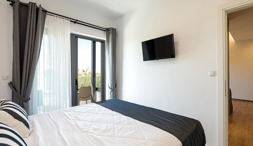 Suite, 1 Bedroom, Partial Sea View