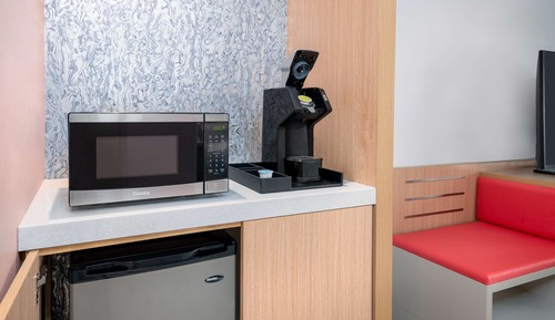 Room, 2 Queen Beds, Accessible (Roll-In Shower)