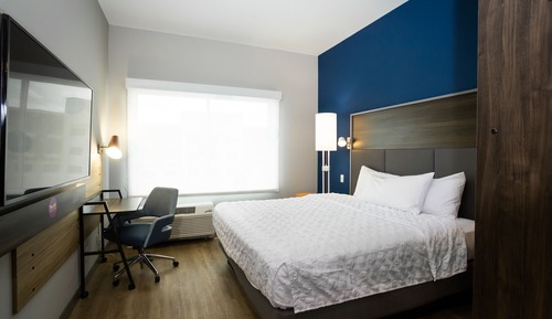 Room, 1 King Bed, Accessible (Roll-In Shower)
