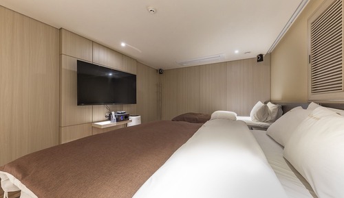 Room (Suite C (Twin Bed Spa 75-inch UHD Sma)