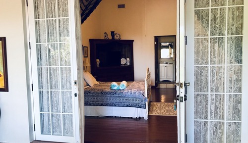 Deluxe Room, 1 Queen Bed, Balcony, Courtyard View