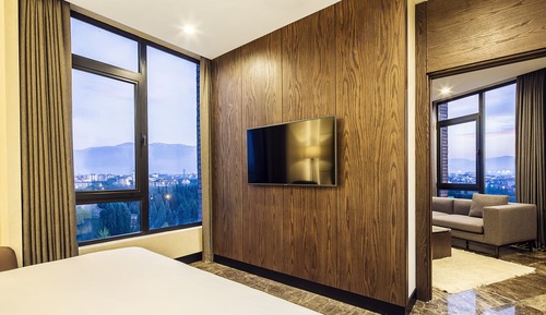 Deluxe Suite King Mountain View
