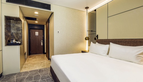 Superior Room King Courtyard View