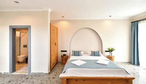 Deluxe Studio Suite