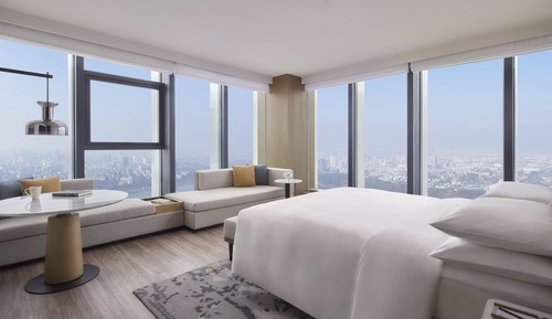 Deluxe Room, 1 King Bed, Corner
