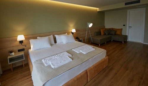 Deluxe Double Room, Partial Sea View
