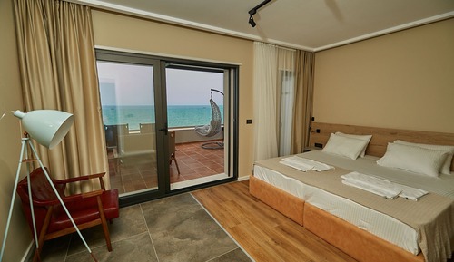 Panoramic Studio Suite, Sea View