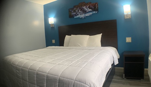 Basic Room, 1 King Bed, Non Smoking