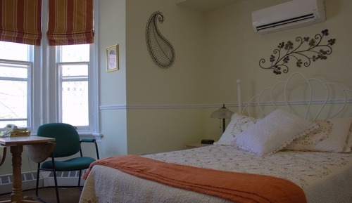 Deluxe Room, 1 Queen Bed, Jetted Tub