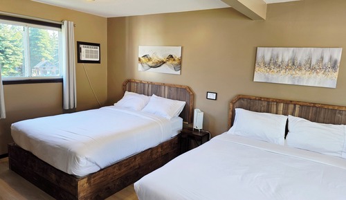 Economy Quadruple Room, 2 Queen Beds, Kitchenette