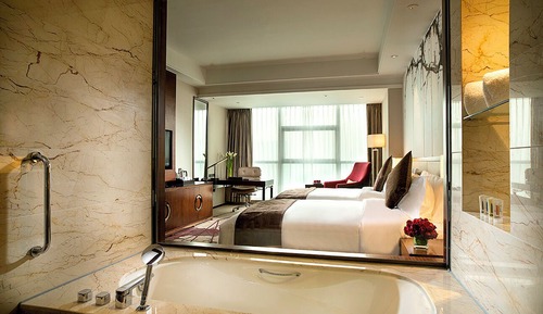 Lake View King Room