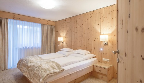 Standard Suite, Balcony, Mountain View
