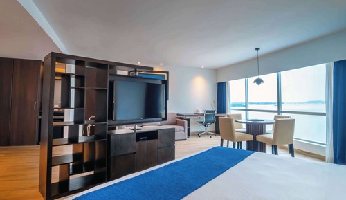 Junior Suite, 1 King Bed, Jetted Tub, River View