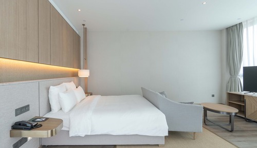 Deluxe Room, 1 King Bed