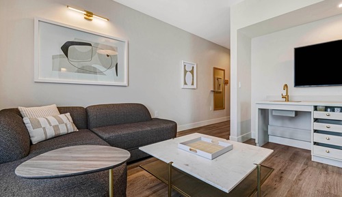 1 Bedroom Suite, 1 King Bed, Non Smoking