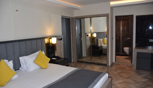 Business Room, Balcony