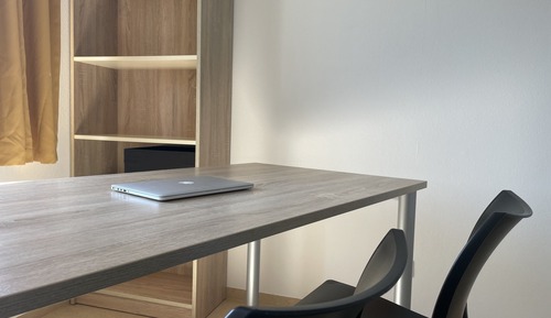 Business Studio (French Bed 1,40 m x 2 m)