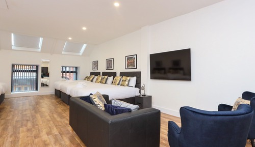 Deluxe Apartment