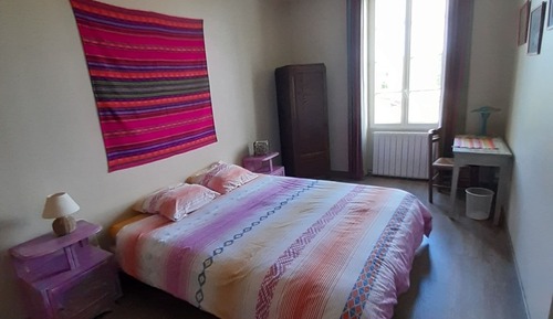 Basic Room, 1 Queen Bed, Private Bathroom