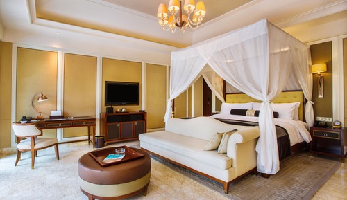 Grand 3 Bedroom Garden View Pool Villa