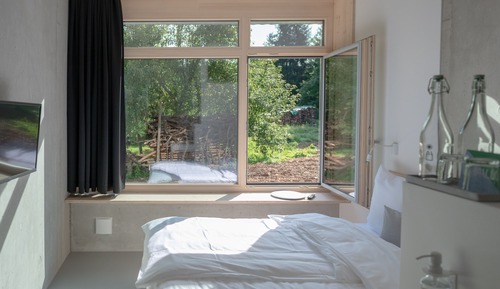 Room, Garden View