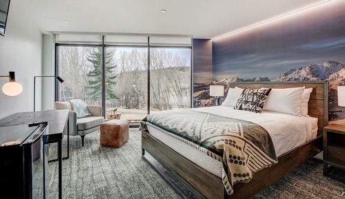 1 Queen Private Room, Ensuite Bathroom